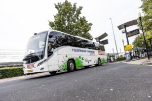 R52_8871 BUS BIJ STATION B